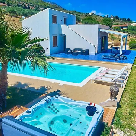 Ananda Villa *