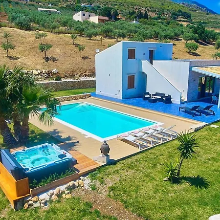 Ananda Scopello (Sicily)