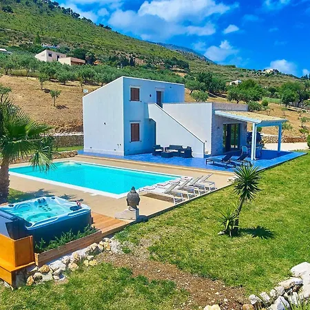 Ananda Villa *