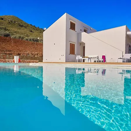 Ananda فيلة سكوبيلو